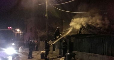 Galerie foto. INCENDIU PUTERNIC LA CONSTANȚA. Casă mistuită de flăcări - 6