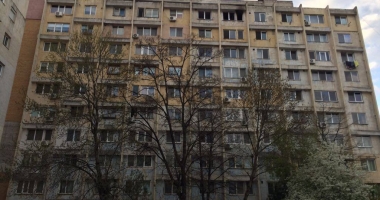 Galerie foto. PANICĂ ÎNTR-UN BLOC DIN CONSTANȚA. Zeci de locatari evacuați, după ce un apartament a fost cuprins de flăcări - 3