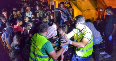 Stire din Eveniment : Trei călăuze, arestate la Constanța. 49 de imigranți au cerut azil în România
