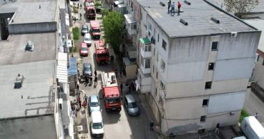 Galerie foto. DIN NOU FUM ÎNTR-UN BLOC DIN NĂVODARI! Se intervine în forță!