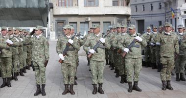 FOTO. Brigada 9 Mecanizată „Mărăşeşti”, la ceas aniversar. Sărbătoare în Piaţa Ovidiu! - 3