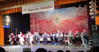 Foto. Festivalul Primuveara Armanjloru a umplut Casa de Cultură! Nume mari pe scenă, pentru un spectacol de neuitat - 4