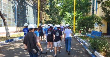 FOTO. Elevi din toată țara au vizitat Șantierul Naval Constanța și au învăţat cum se lucrează pe o navă - 10