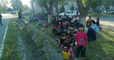 Trei călăuze reținute pentru cel mai mare grup de emigranți ilegali ajuns la Constanța - 6