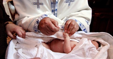 Stire din Social : Trei copii în asistență maternală, creștinați de Sfântul Ștefan, la Cumpăna