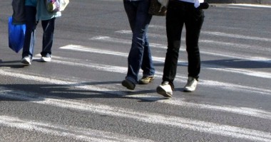 Stire din Eveniment : Trei femei, lovite de mașină pentru că au traversat pe roșu