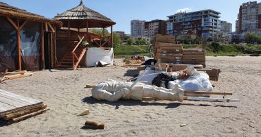 Trei operatori de plajă, amendați că nu au demolat la termen construcțiile ilegale