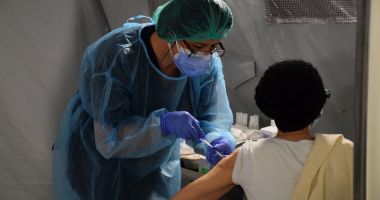 Stire din Social : Trei sferturi din locurile pentru vaccinare, rezervate vârstnicilor şi bolnavilor cronici