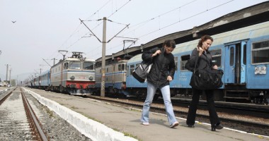 Stire din Economie : CFR a reactualizat situația traficului feroviar. Zeci de trenuri încă sunt anulate