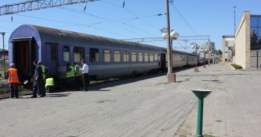 Stire din Economie : CFR / Abonamente cu 50% reducere pentru elevi și studenți