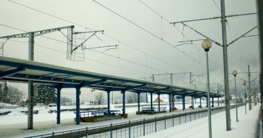 Circulația trenurilor se desfășoară în condiții de iarnă. Află unde sunt probleme