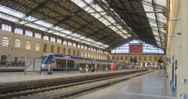 Stire din Eveniment : Trei români, printre care o fetiță de cinci ani, au murit loviți de un tren, în Marsilia