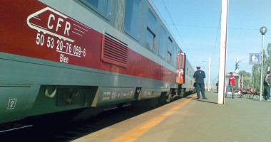 Stire din Economie : CFR suplimentează, astăzi, numărul de trenuri pe ruta București-Mangalia