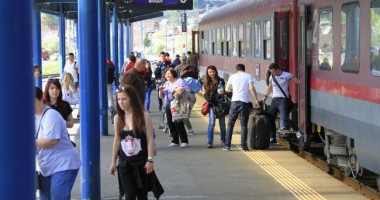 Stire din Social : CFR pune în circulație Trenurile soarelui