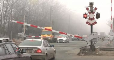 Un semafor CFR de pe DN 7 a blocat traficul rutier timp de 30 de minute