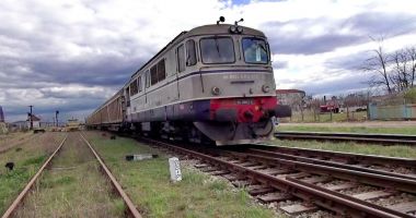 Stire din Eveniment : Incident pe calea ferată! Pasagerii unui tren care se îndrepta spre Constanța, blocați patru ore în câmp