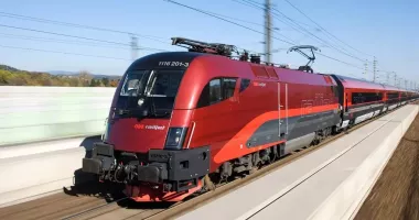 Stire din Actualitate : Scene incredibile în gară. Un român a încercat să fure un tren, dar nu a știut să-l pornească