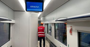 Cum arată primul tren cumpărat de România după 20 de ani. Va circula și pe ruta București Nord-Constanța - 3