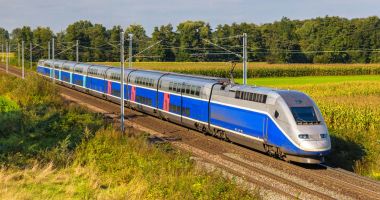 Stire din Actualitate : Un mecanic de tren s-a aruncat în timpul călătoriei în ziua de Crăciun. Traficul feroviar a fost afectat