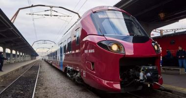 Stire din Social : Încă un tren nou-nouț ajunge cel târziu vineri în România. Grindeanu: "Sunt vreo 160. Vor începe să fie livrate tot mai multe"