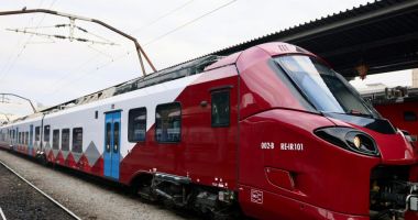 Stire din Social : Trenul nou-nouț, inaugurat ieri de ministrul Transporturilor, nu a mai pornit în această dimineață