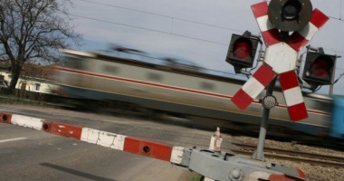 UPDATE / GRAV ACCIDENT! FEMEIE ÎN COMĂ, DUPĂ CE A FOST LOVITĂ DE TREN