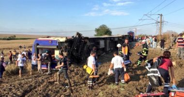 Stire din Actualitate : Tren deraiat în Turcia. 10 oameni au murit, cel puțin 70 sunt răniți