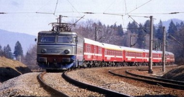 Au sărit din trenul aflat în mers