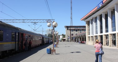 Stire din Economie : Relu Fenechiu: Trenul rapid București-Constanța va fi reintrodus în mai; posibil chiar la sfârșitul lui aprilie