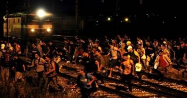 Stire din Actualitate : HAOS pe șine! Cinci trenuri Eurostar blocate de imigranți