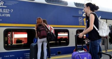 Stire din Social : CFR: Studenții rămân fără gratuități pentru călătoriile cu trenul