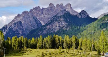 Stire din Eveniment : Un alpinist român şi unul german au murit în Alpii italieni