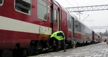 Stire din Social : Trenuri întârziate din cauza zăpezii. Când primesc pasagerii banii înapoi pe bilete
