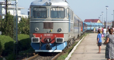 Stire din Social : Trenurile și-au redus viteza din cauza căldurii