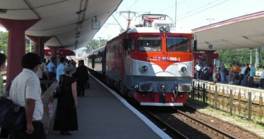Stire din Social : Tren București-Constanța, cu aproximativ 400 de persoane, blocat la Cernavodă!