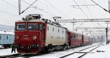 Stire din Social : VREMEA REA FACE RAVAGII / Cum circulă trenurile de călători