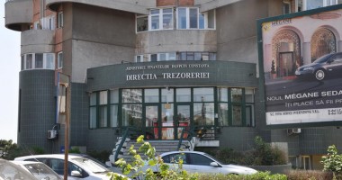 Stire din Eveniment : Hoții au dat "atacul" la Trezoreria Constanța. Vezi ce au încercat să fure!