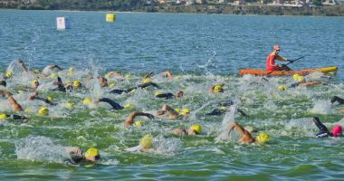 Stire din Sport : Sportivi reprezentând 38 de țări, la startul triatlonului din Mamaia