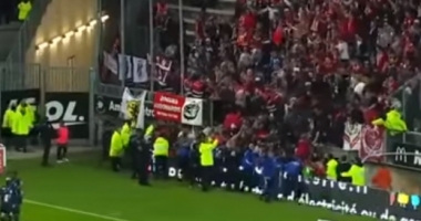 PANICĂ în FRANȚA după ce tribuna stadionului s-a prăbușit peste suporteri. Peste 20 de victime!