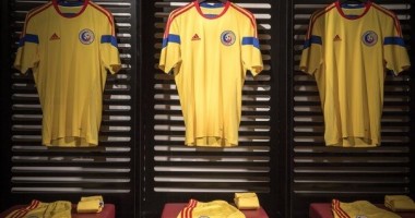 Stire din Sport : Ce surpriză! Iată cine va purta numărul 10 la meciul cu Ungaria!