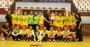 Stire din Sport : Tricolorele și-au adjudecat Trofeul  Carpați. "Suntem pe drumul cel bun!"