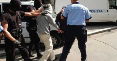 Stire din Eveniment : Mai mulți bărbați cu mandate de arestare încarcerați la Penitenciarul Poarta Albă