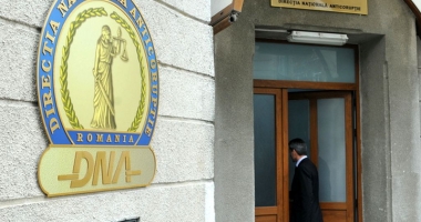 Stire din Eveniment : Fost executor judecătoresc, trimis în judecată de DNA Constanța