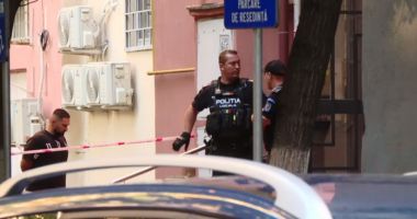 Stire din Eveniment : Principalul suspect în tripla crimă reținut. Este acuzat că și-a ucis mama, sora și un frate