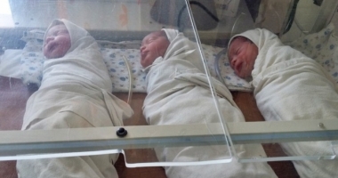 Stire din Social : IMAGINEA ZILEI. Tripleți născuți pe cale naturală