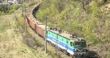 Stire din Social : Trafic feroviar oprit temporar, din cauza deraierii peste macaz a unei locomotive