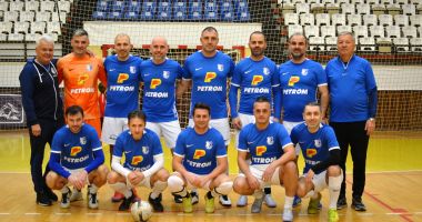 Stire din Sport : Spectacol în prima zi la Trofeul "Liga Old Boys" la fotbal în sală