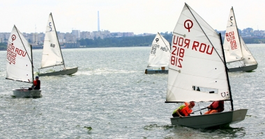 Stire din Sport : Trofeul "Tomis" la yachting, printre fulgi de zăpadă și temperaturi cu minus