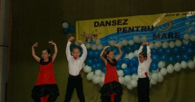 Stire din Cultură-Educație : Trofeul Festivalului "Dansez pentru mare" a ajuns la Năvodari