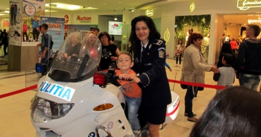 Stire din Social : Trofeul "Micul Polițist" a ajuns la elevii constănțeni